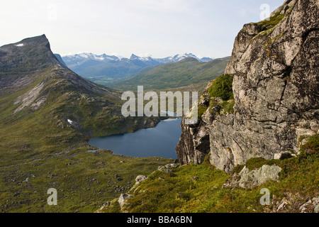 Spitze Berge, Bergsee, Felsen, anzeigen, Norwegen, Skandinavien, Europa Stockfoto