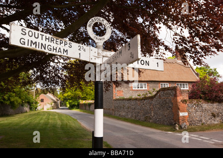 UK England Norfolk Trunch Dorf Straßenschild an Mundesley Kreuzung Stockfoto