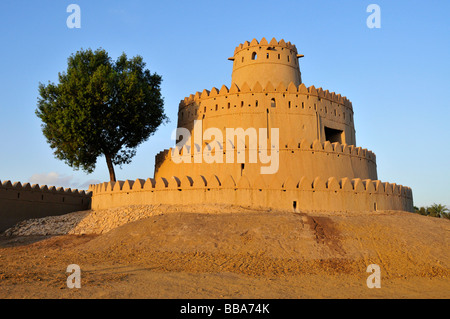 Turm der Al Jahili Fort, Al Ain, Abu Dhabi, Vereinigte Arabische Emirate, Arabien, Orient, Naher Osten Stockfoto