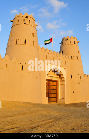 Haupteingang des Al Jahili Fort, Al Ain, Abu Dhabi, Vereinigte Arabische Emirate, Arabien, Orient, Naher Osten Stockfoto