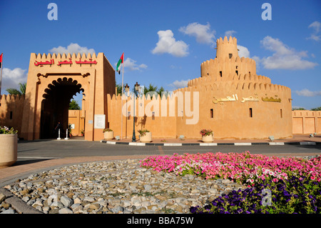 Eingang des Al Ain Palace Museum, Al Ain, Abu Dhabi, Vereinigte Arabische Emirate, Arabien, Orient, Naher Osten Stockfoto