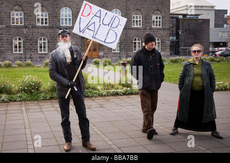 Reykjavik Island am 14. Oktober. Demonstranten vor der isländischen Parlaments Althing Stockfoto