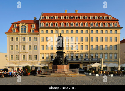 Statue des Augustus II der starke von Sachsen, vor Hotel Steigenberger de Saxe, Dresden, Freistaat Sachsen, Deutschland, Eu Stockfoto