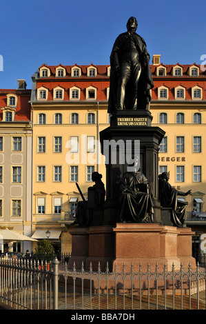 Statue des Augustus II der starke von Sachsen, vor Hotel Steigenberger de Saxe, Dresden, Freistaat Sachsen, Deutschland, Eu Stockfoto