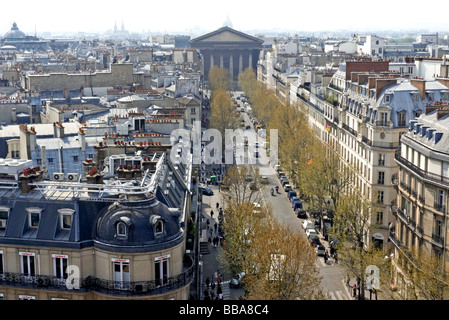 Auf der Suche nach der Rue Tronchet in Richtung der Kirche La Madeleine von der Dachterrasse des Kaufhauses Printemps Stockfoto