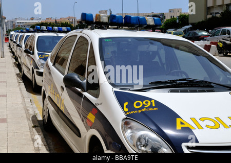 Reihe von geparkten Polizeiautos in Malaga Spanien Stockfoto