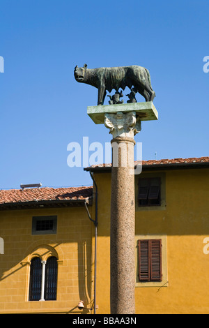 Kapitolinische Wölfin, Brüder Romulus und Remus, Kinder des Gottes Mars, Gründer von Rom, Piazza dei Miracoli, Pisa, Toskana, es Stockfoto