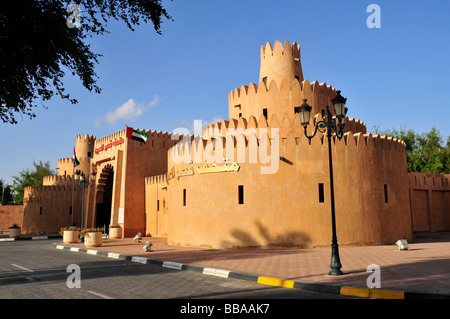 Eingang des Al Ain Palace Museum, Al Ain, Abu Dhabi, Vereinigte Arabische Emirate, Arabien, Orient, Naher Osten Stockfoto