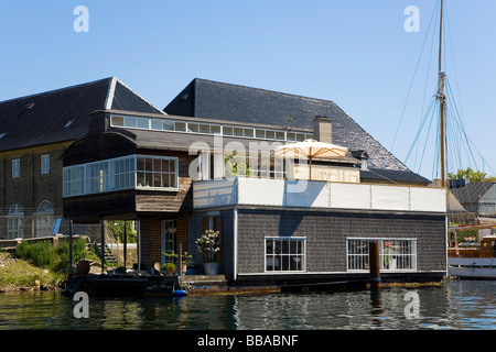 Modernes Hausboot in Copenhagen Hafen, Dänemark, Europa Stockfoto