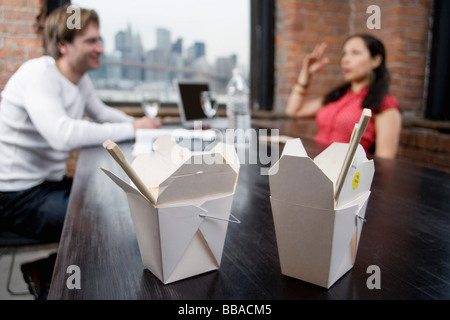 Essen Kartons auf den Mittagstisch zum mitnehmen Stockfoto