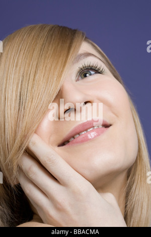Kopfschuss einer jungen Frau Stockfoto