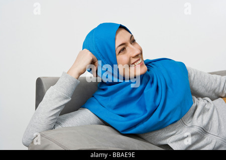 Porträt einer Frau, die ein Kopftuch tragen Stockfoto