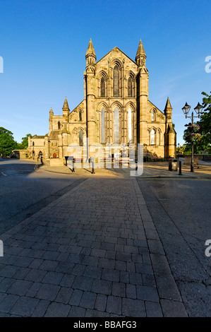 Hexham Abbey angesehen vom Marktplatz in Hexham Northumberland Stockfoto