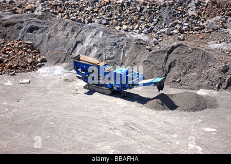 Tagebau Steinbruch Rockmachine Brecher in den Hils um Cheddar-Tal in der Nähe von Bristol England Stockfoto