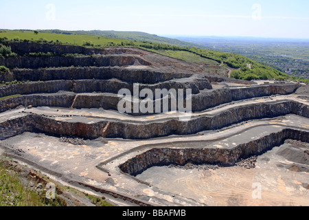 Offenen Steinbruch in der Hils um Cheddar-Tal in der Nähe von Bristol England gegossen Stockfoto