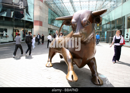 Die Stier-Skulptur in der Stierkampfarena-Birmingham Stockfoto