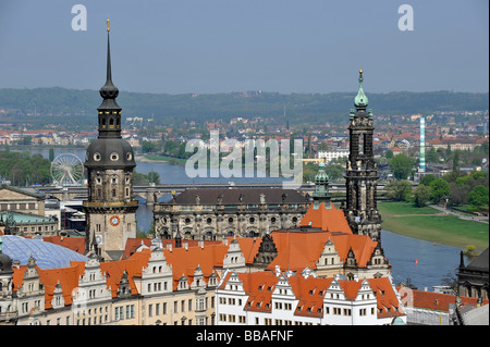 Panoramablick über die Stadt Dresden mit Semperoper Opernhaus, Hausmann Turm, Dresdner Residenzschloss, Hofkirche, katholische Gericht Stockfoto