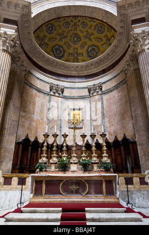 Der Altar im Inneren der Pantheon, Piazza della Rotonda, Rom, Italien Stockfoto