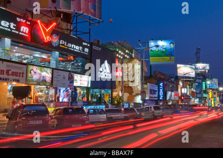 Brigade Straße bei Nacht Karnataka Bangalore Indien Stockfoto