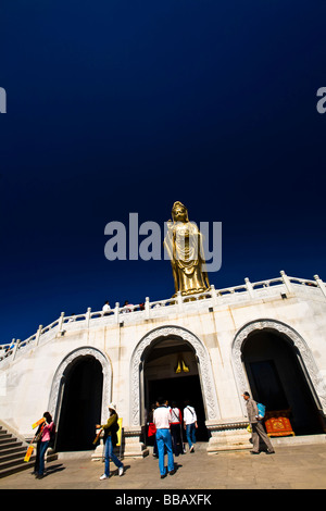 China, Provinz Zejiang, Zhoushan-Präfektur, Mount Putuo. Statue von Guan Yin auf Zizhulin (紫竹林). Stockfoto