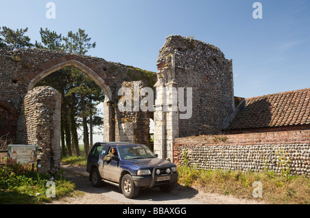 UK England Norfolk Bacton Ruinen von Broomholm Cluniac Priory Torhaus Stockfoto