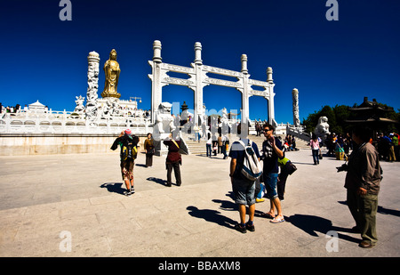 China, Provinz Zejiang, Zhoushan-Präfektur, Mount Putuo. Statue von Guan Yin auf Zizhulin (紫竹林). Stockfoto