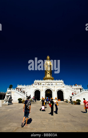 China, Provinz Zejiang, Zhoushan-Präfektur, Mount Putuo. Statue von Guan Yin auf Zizhulin (紫竹林). Stockfoto