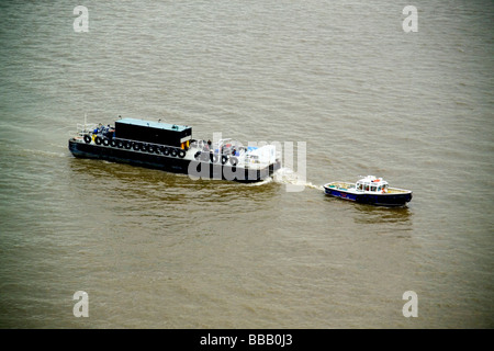 Schlepper auf der Themse Stockfoto