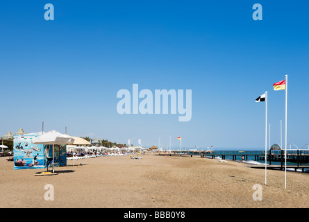 Strand vor dem Barut Lara Hotel Lara Beach, in der Nähe von Antalya, Mittelmeerküste, Türkei Stockfoto