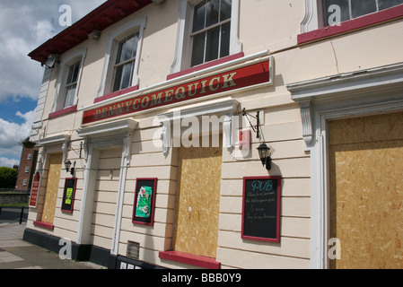 Die stillgelegten Pennycomequick Pub, Plymouth, Devon, UK Stockfoto