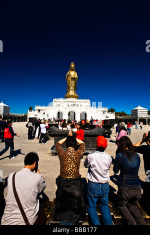 China, Provinz Zejiang, Zhoushan-Präfektur, Mount Putuo. Statue von Guan Yin auf Zizhulin (紫竹林). Stockfoto