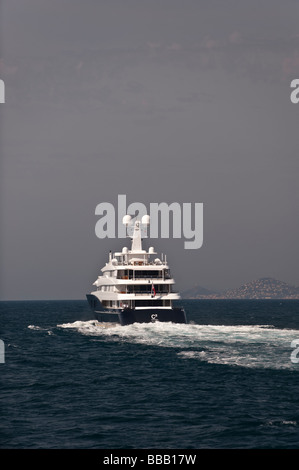 Abeking Rasmussen 78,3 m super Yacht C2 im Gange vor Cannes am Ende des Jahres 2008 ins Leben gerufen und an ihre neuen Besitzer 2009 übergeben Stockfoto