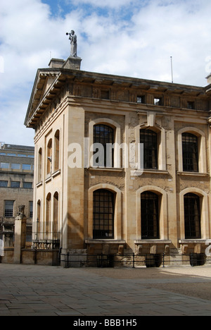 Die Gebäude in Oxford, Clarendon ursprünglich untergebracht der Oxford University Press, aber nun von der Bodleian Library verwendet Stockfoto