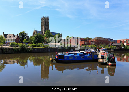 Münster St. Georg Doncaster über den Fluss Don Becken Waterfront, South Yorkshire, England, UK. Stockfoto