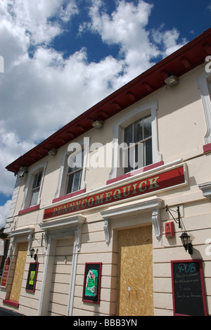 Die stillgelegten Pennycomequick Pub, Plymouth, Devon, UK Stockfoto