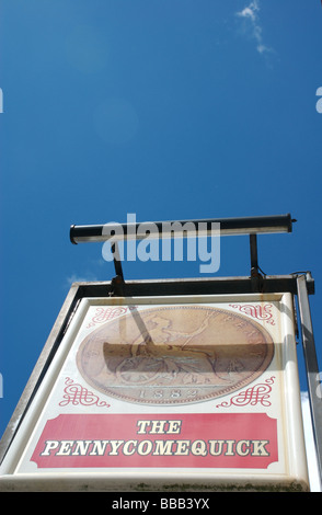 Die stillgelegten Pennycomequick Pub Schild, Plymouth, Devon, UK Stockfoto