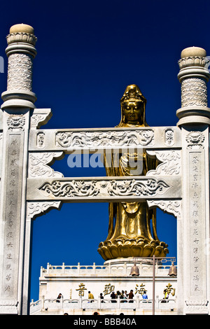 China, Provinz Zejiang, Zhoushan-Präfektur, Mount Putuo. Statue von Guan Yin auf Zizhulin (紫竹林). Stockfoto