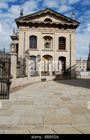 Die Gebäude in Oxford, Clarendon ursprünglich untergebracht der Oxford University Press, aber nun von der Bodleian Library verwendet Stockfoto