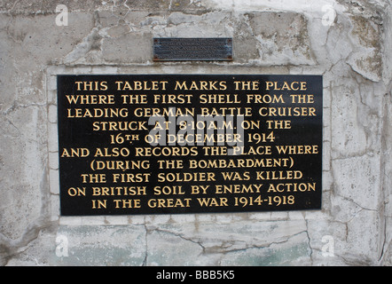 Ersten Weltkrieg Gedenktafel in Hartlepool, wo der erste Soldat auf britischem Boden, während des großen Krieges 1914-1918 getötet wurde Stockfoto