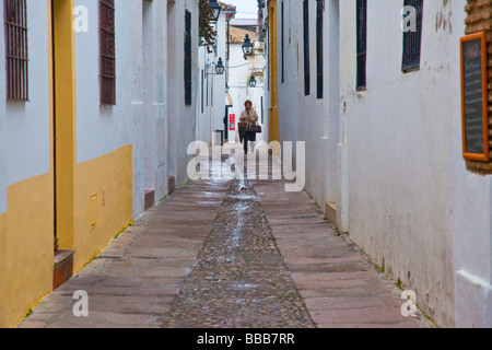 Schmale Gasse im jüdischen Viertel von Cordoba Spanien Stockfoto