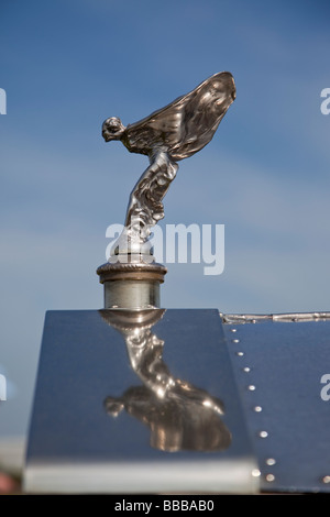 Spirit of Ecstacy Maskottchen auf Rolls-Royce Oldtimer Stockfoto