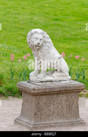 Statue von steinernen Löwen im Anwesen Kuskowo Park Moskau Russland Stockfoto