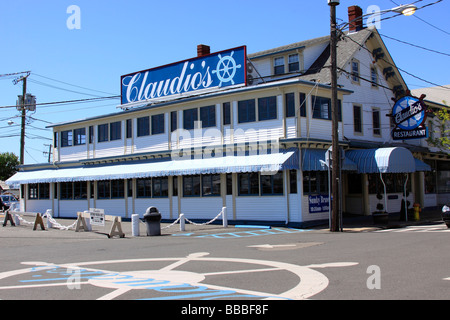 Claudios Restaurant in der Hafenstadt Greenport, am North Shore von Suffolk County, Long Island, NY USA Stockfoto