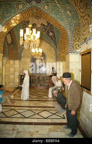 Männer beten in der Moschee Sayyida Ruqayya Stockfoto