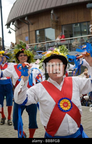 Moriskentänzer durchführen Stockfoto