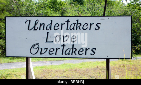 Außergewöhnliche Sicherheit Straßenschild Karibikinsel Nevis Stockfoto