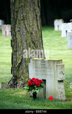 Die Gräber der deutschen zweiten Weltkrieg Soldaten in Huertgenwald Friedhof in der Eiffel-Region Deutschlands Stockfoto