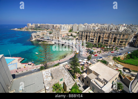 Malta. Eine erhöhten Anzeigen der Balluta Bay in St. Julian's, vom Le Meridien Hotel gesehen. 2009. Stockfoto