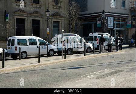 Taxistand befindet sich im Zentrum von Halifax, Yorkshire Stockfoto