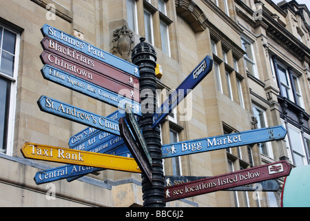 Wegweiser im Stadtzentrum von Newcastle. Newcastle Upon Tyne, Tyne & Verschleiß, England, UK Stockfoto